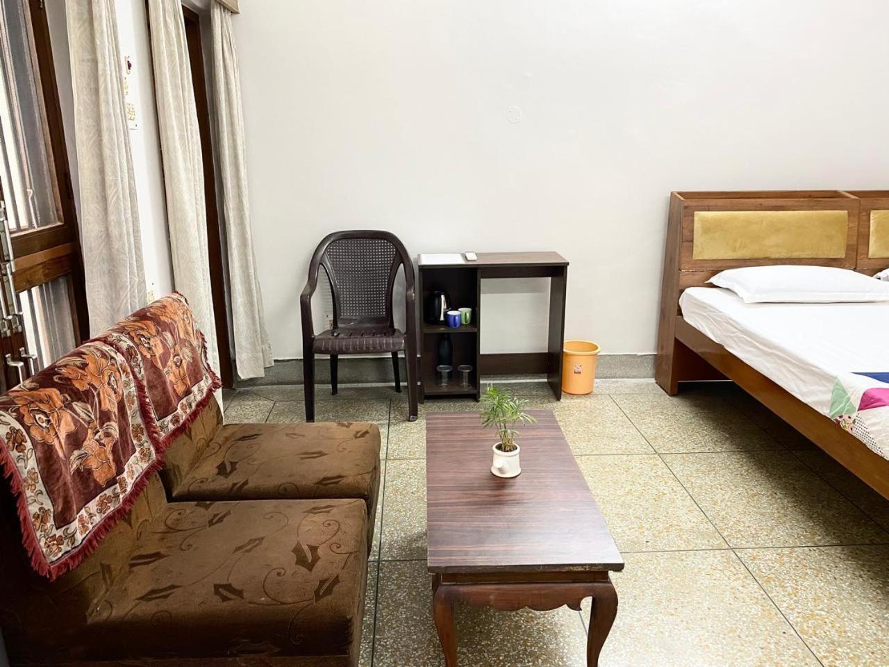 Bed and Breakfast Garden View Residency Lakhnaú Exteriér fotografie